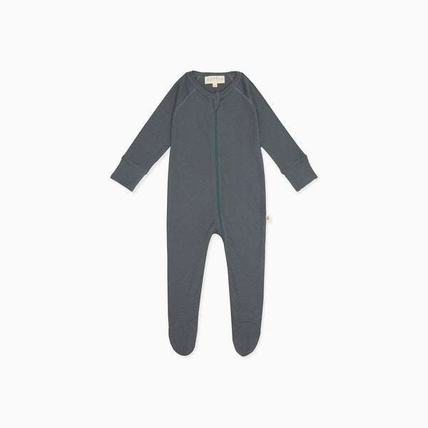 Newborn infant onesie sleepsuit